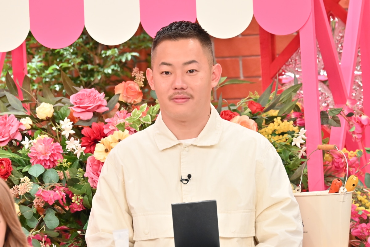 「洗濯機で丸洗いしたみたいにきれいになりました」と相方・林田に評される、ザ・マミィ酒井 ©TBS