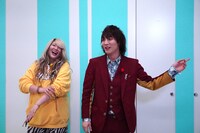 左からぱーてぃーちゃん・金子きょんちぃ、ぱーてぃーちゃん ・すがちゃん最高No.1。(c)関西テレビ