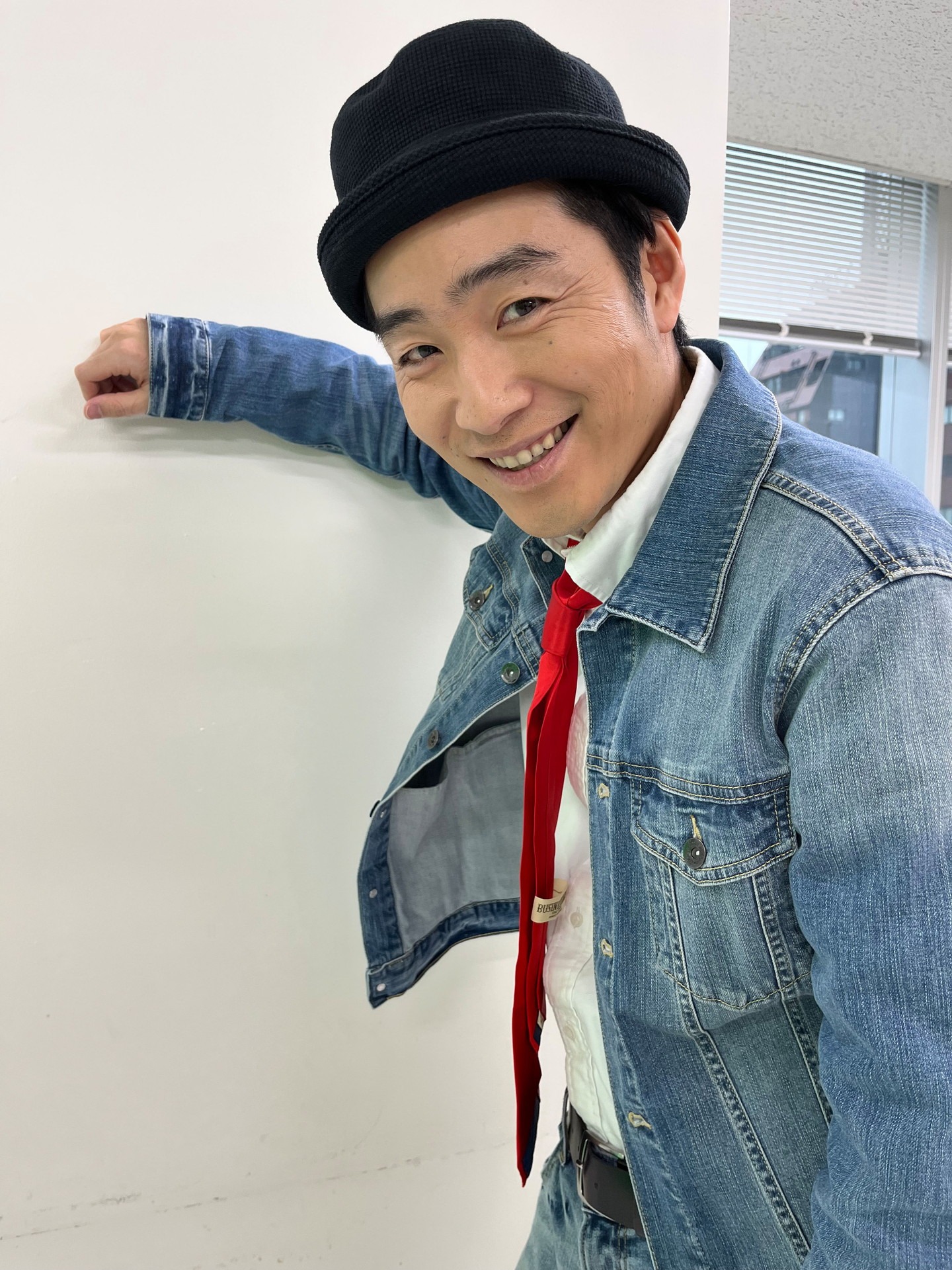 ジャルジャル後藤扮するフレンドリー捜査官。(c)CBC