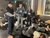 「奴劇場 フレンドリー捜査官」のワンシーン。(c)CBC