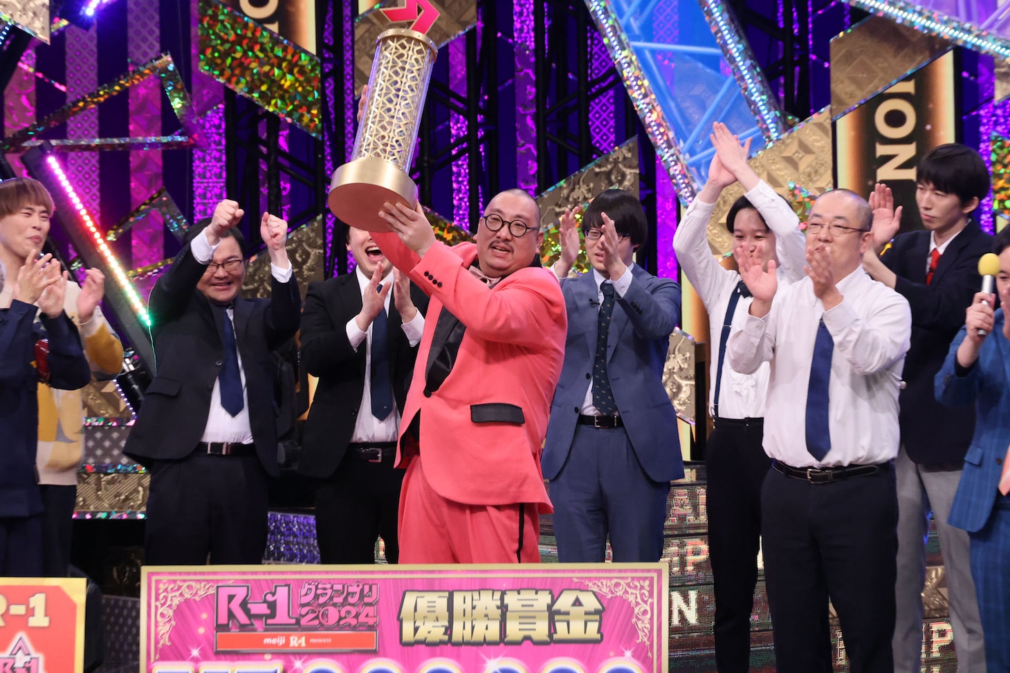 街裏ぴんくの優勝が決定した場面。(c)関西テレビ
