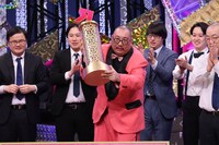 街裏ぴんくの優勝が決定した場面。(c)関西テレビ