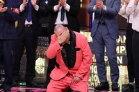 優勝が決定した瞬間の街裏ぴんく。(c)関西テレビ