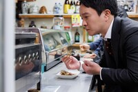 「キキミミメシ ～旦過市場で角打ち♡ネギ塩タン 〆ラーメンでサスペンスな香り 小倉復活の夜 編～」より。