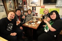 左から鬼越トマホーク、山田邦子、オダウエダ。