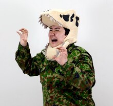 「オダイバ恐竜博覧会2024」の公式サポーターに就任したやす子。