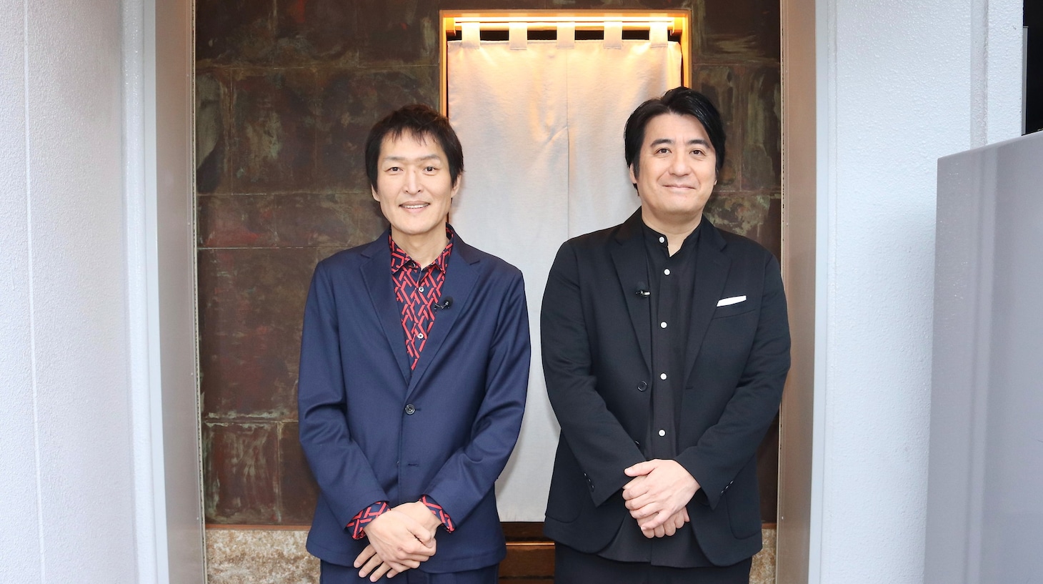 左から千原ジュニア、佐久間宣行。