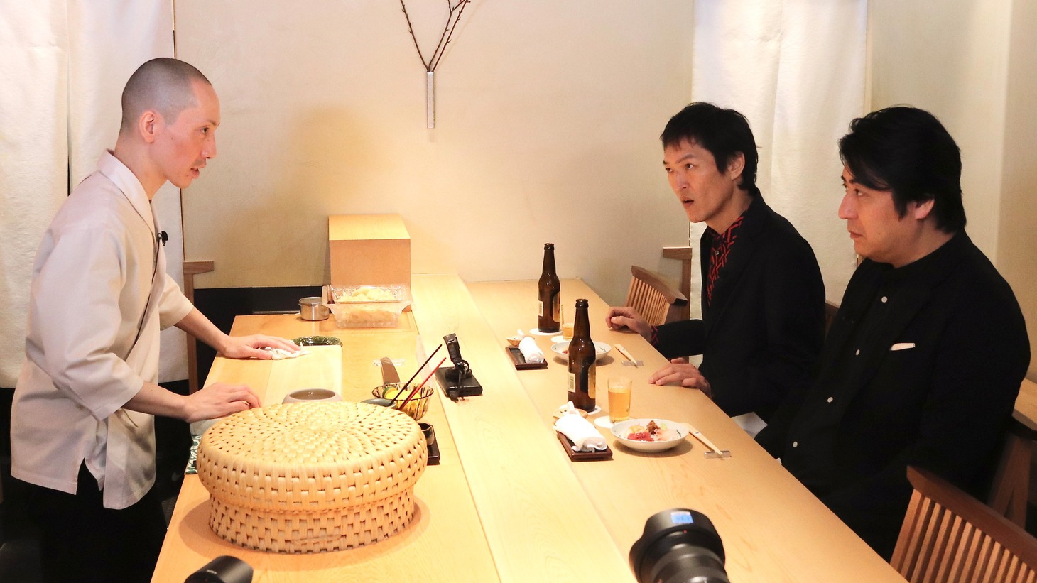 「美味いには理由がある ～花を愛で、職人技を愛でる～」のワンシーン。