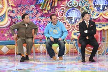 左から、ナイツ塙、さまぁ～ず三村、蛍原徹。(c)テレビ朝日