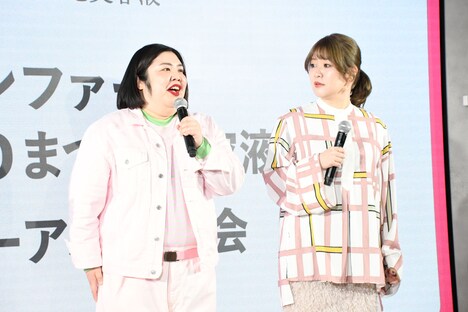 「えー、一生懸命がんばりますのでよろしくお願いいたします!」と貫禄たっぷりに挨拶する紅しょうが・熊元プロレス(左)。