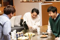 （左から）アルコ＆ピース酒井、有吉弘行、ぐりんぴーす落合。