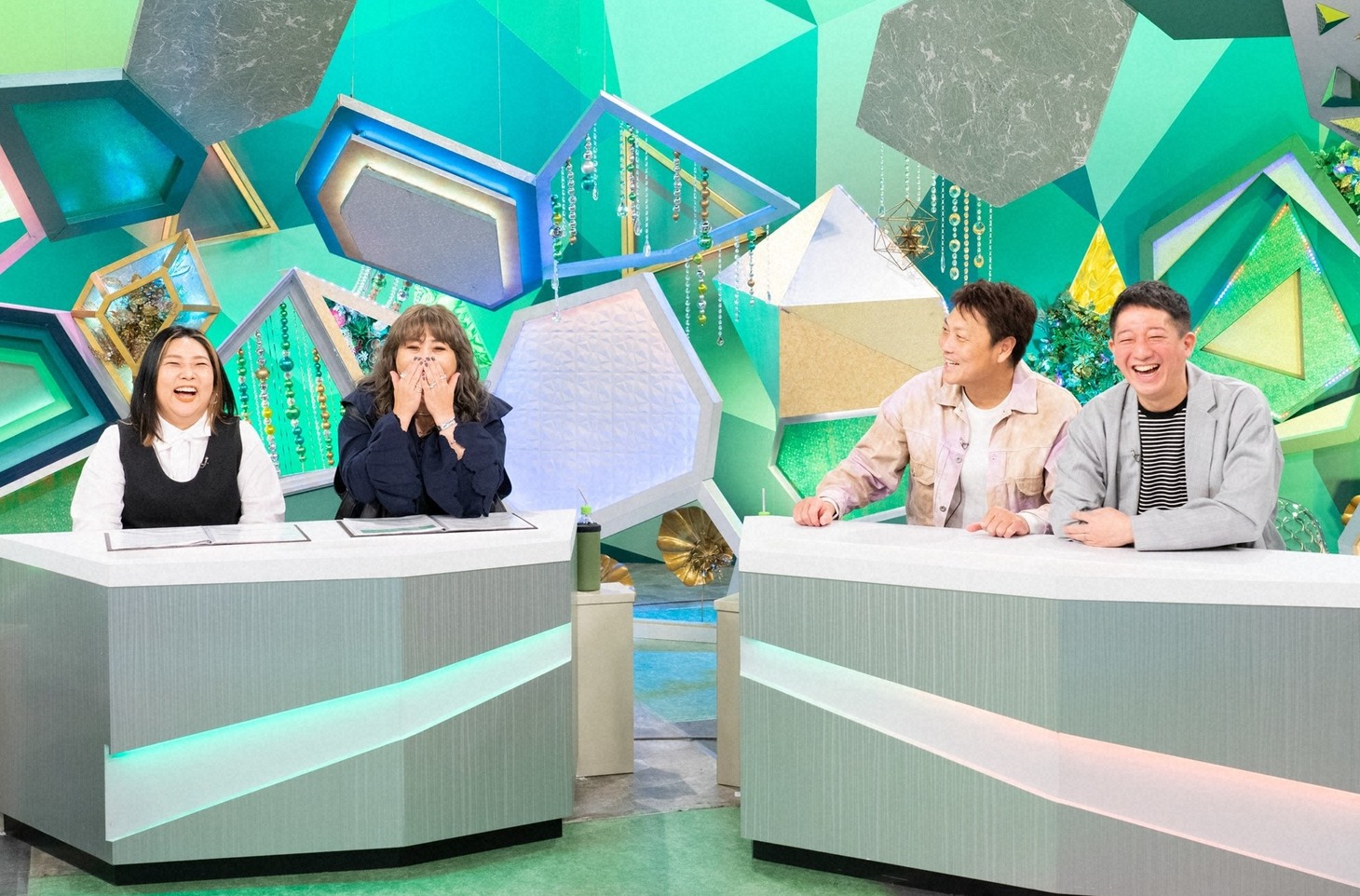 「やすとものいたって真剣です」のスタジオの様子。(c)ABCテレビ