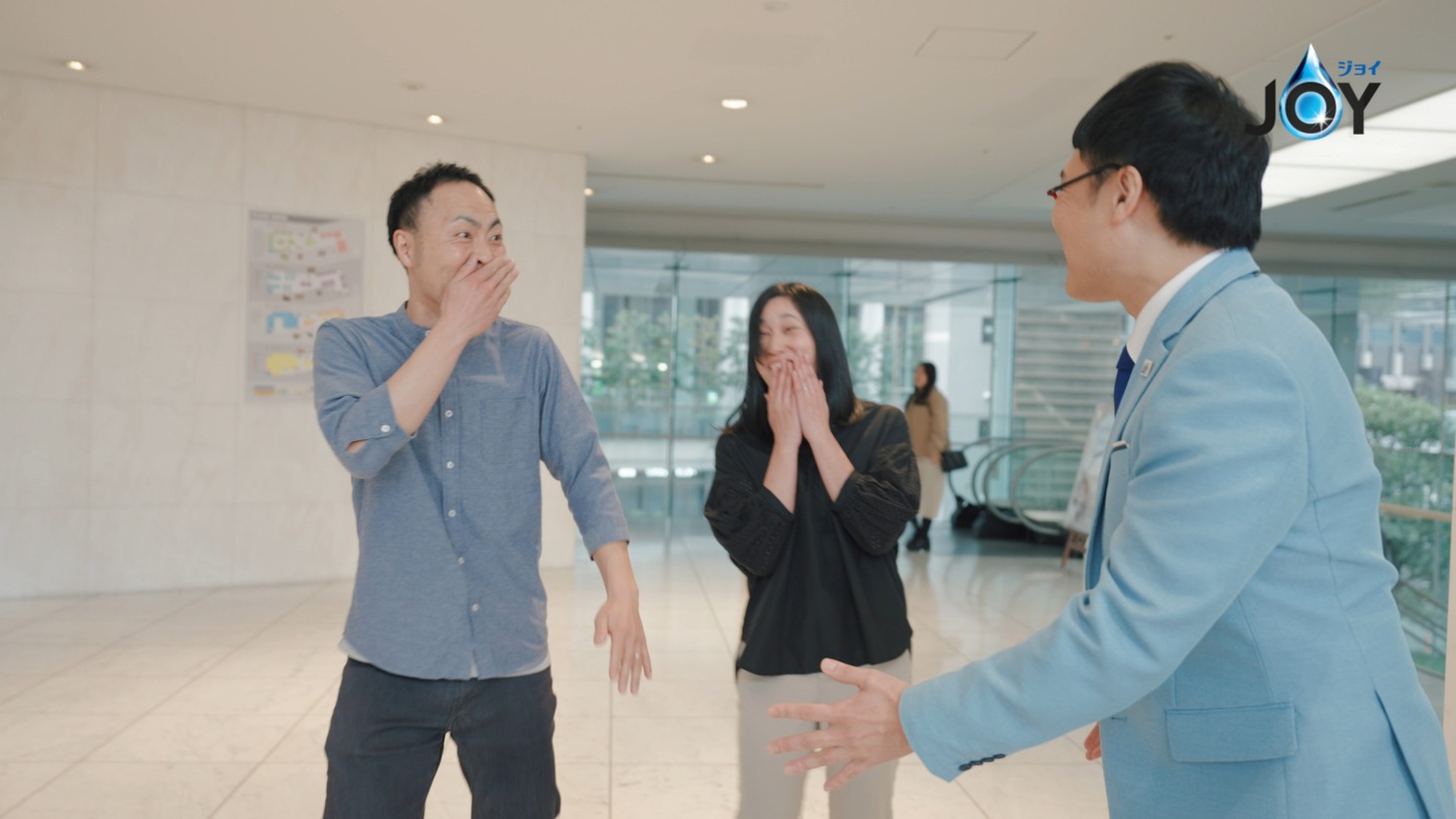 「ジョイ」のCM「ジョイ 逆さジョイ 金たわしいらず」編より。