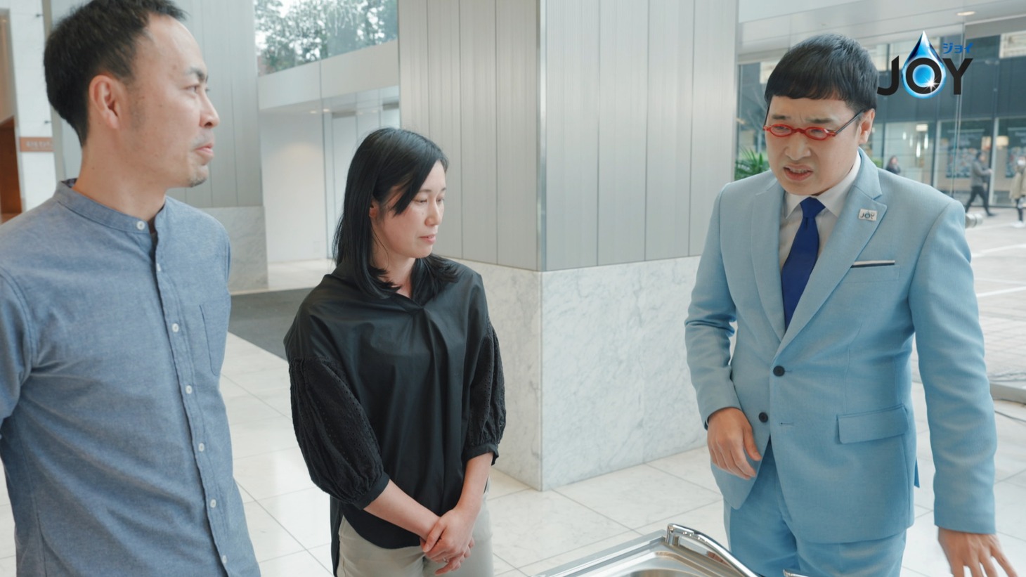「ジョイ」のCM「ジョイ 逆さジョイ 金たわしいらず」編より。