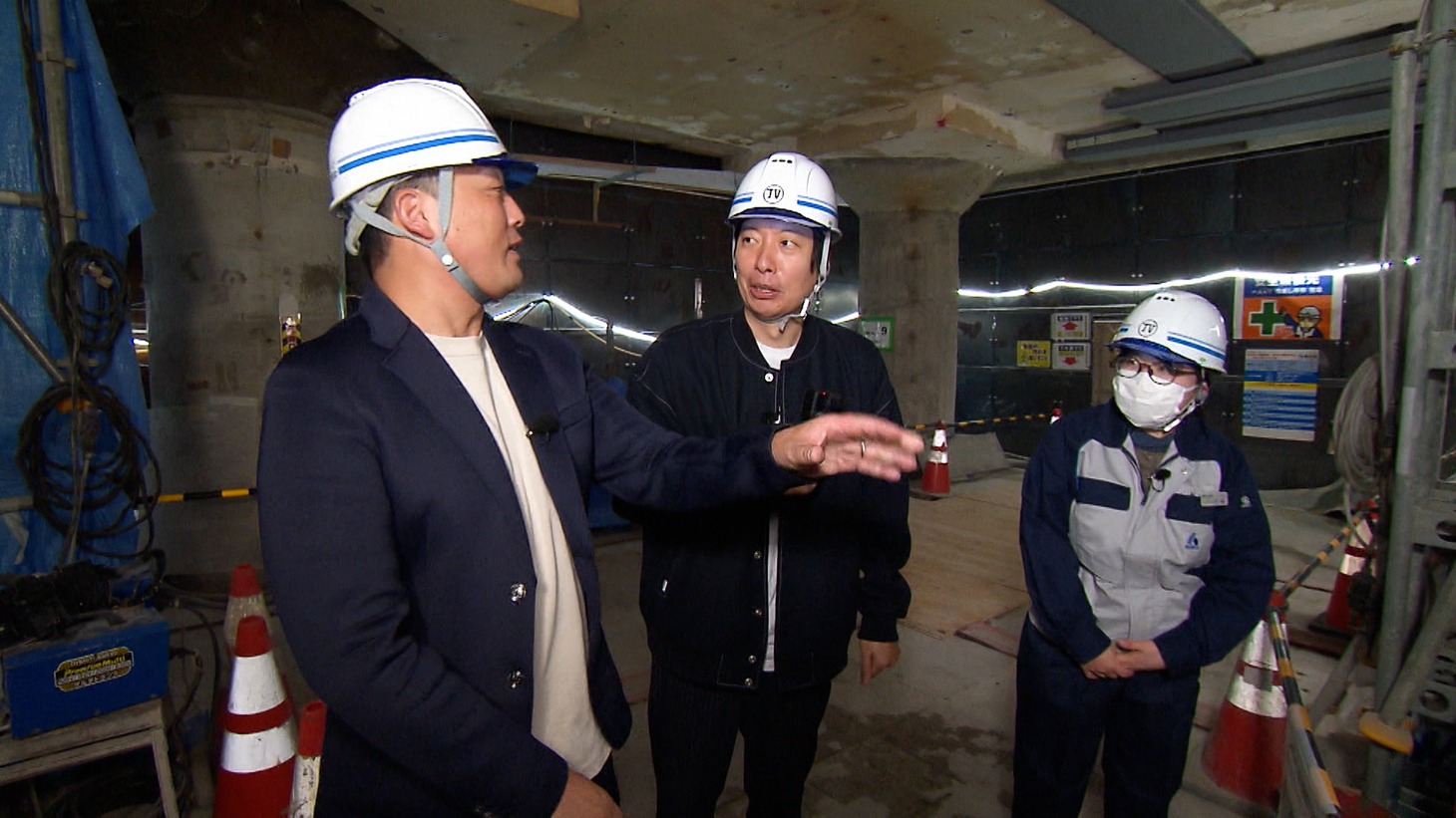 「かまいたちのミライサロン」のワンシーン。(c)関西テレビ