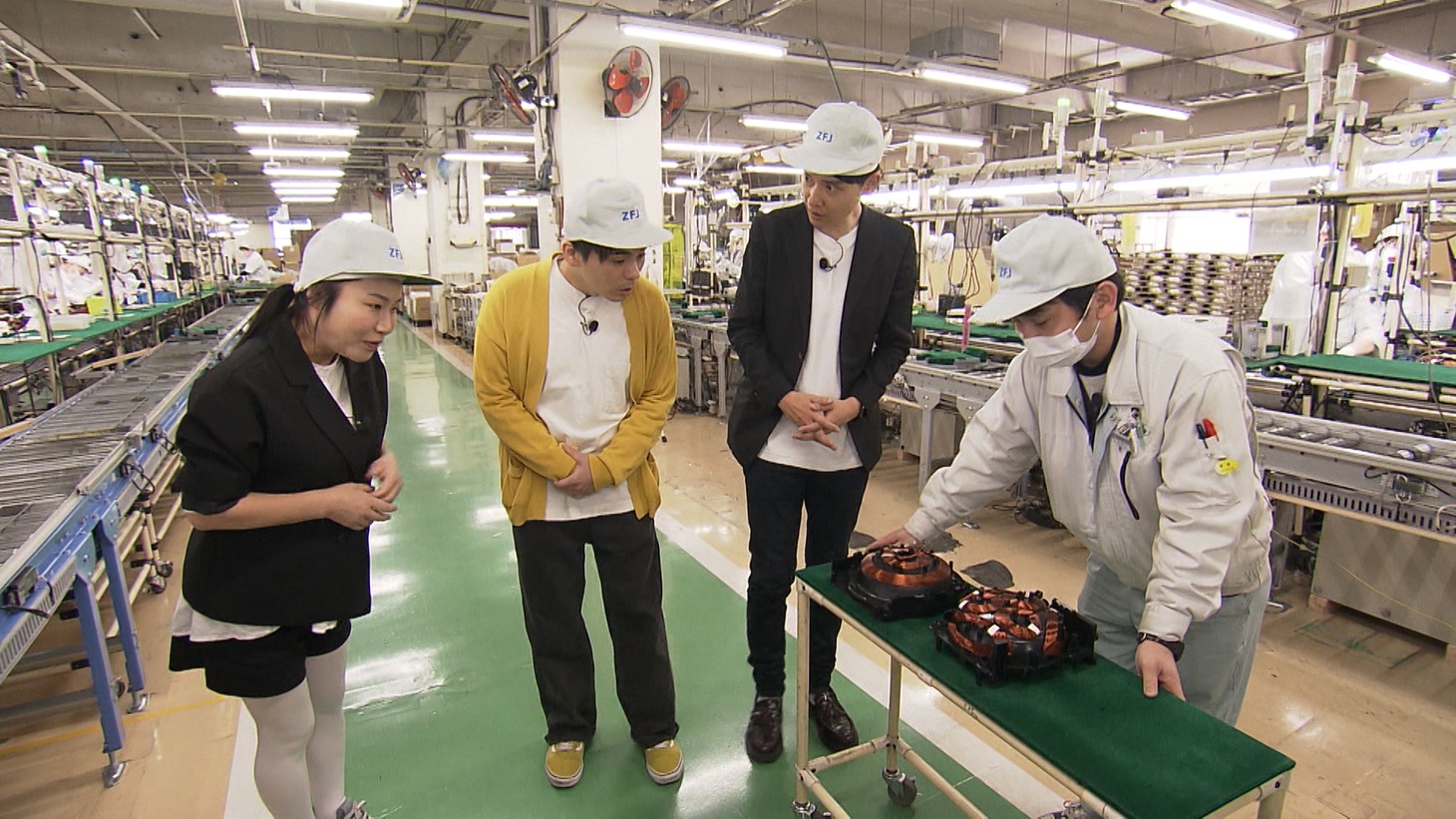 「かまいたちのミライサロン」のワンシーン。(c)関西テレビ