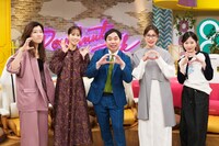 「ドーナツトーク」MC陣と霜降り明星せいや（中央）。(c)CBC