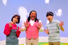 ウソ童謡を披露するロバート秋山。(c)メ～テレ