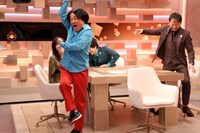 「シェー」を繰り出す永野。(c)フジテレビ