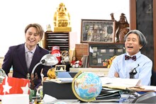 左から小島健、ダウンタウン浜田。(c)読売テレビ