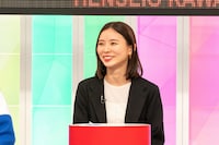 「NHKバラエティ特命編成部」部長役の朝日奈央。