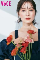 「VOCE」2024年5月号に登場する生田絵梨花。