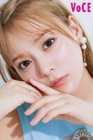 「VOCE」2024年5月号に登場する齊藤なぎさ。