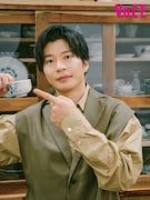 「VOCE」2024年5月号に登場する田中圭。