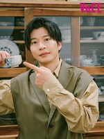 「VOCE」2024年5月号に登場する田中圭。