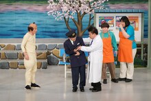 「岡村隆史の花の駐在さん 東京へ行く」のワンシーン。(c)吉本興業