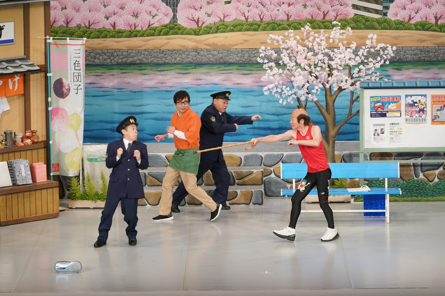「岡村隆史の花の駐在さん 東京へ行く」のワンシーン。(c)吉本興業