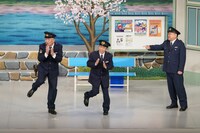 左から、FUJIWARA原西、ナインティナイン岡村、川畑泰史。(c)吉本興業