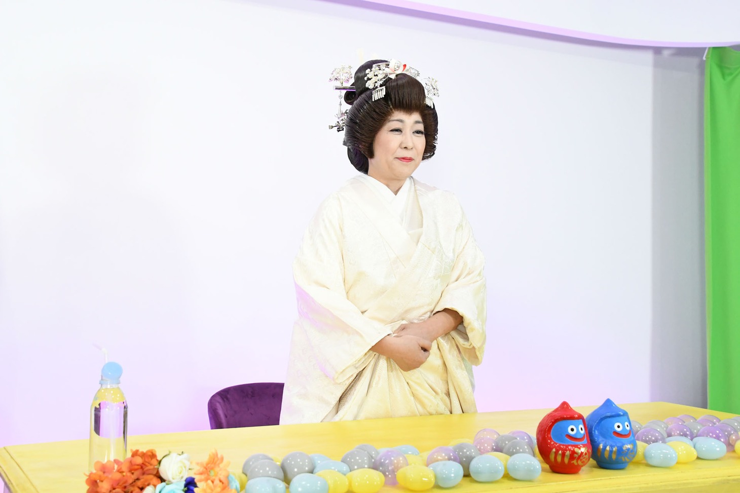会見を開いた八幡カオル。
