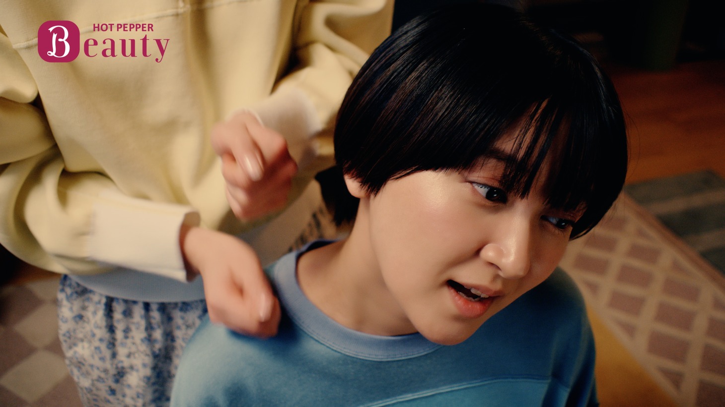 WebCM「エリア検索を知らないサーヤ」編のワンシーン。