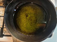 オリーブオイルを準備。