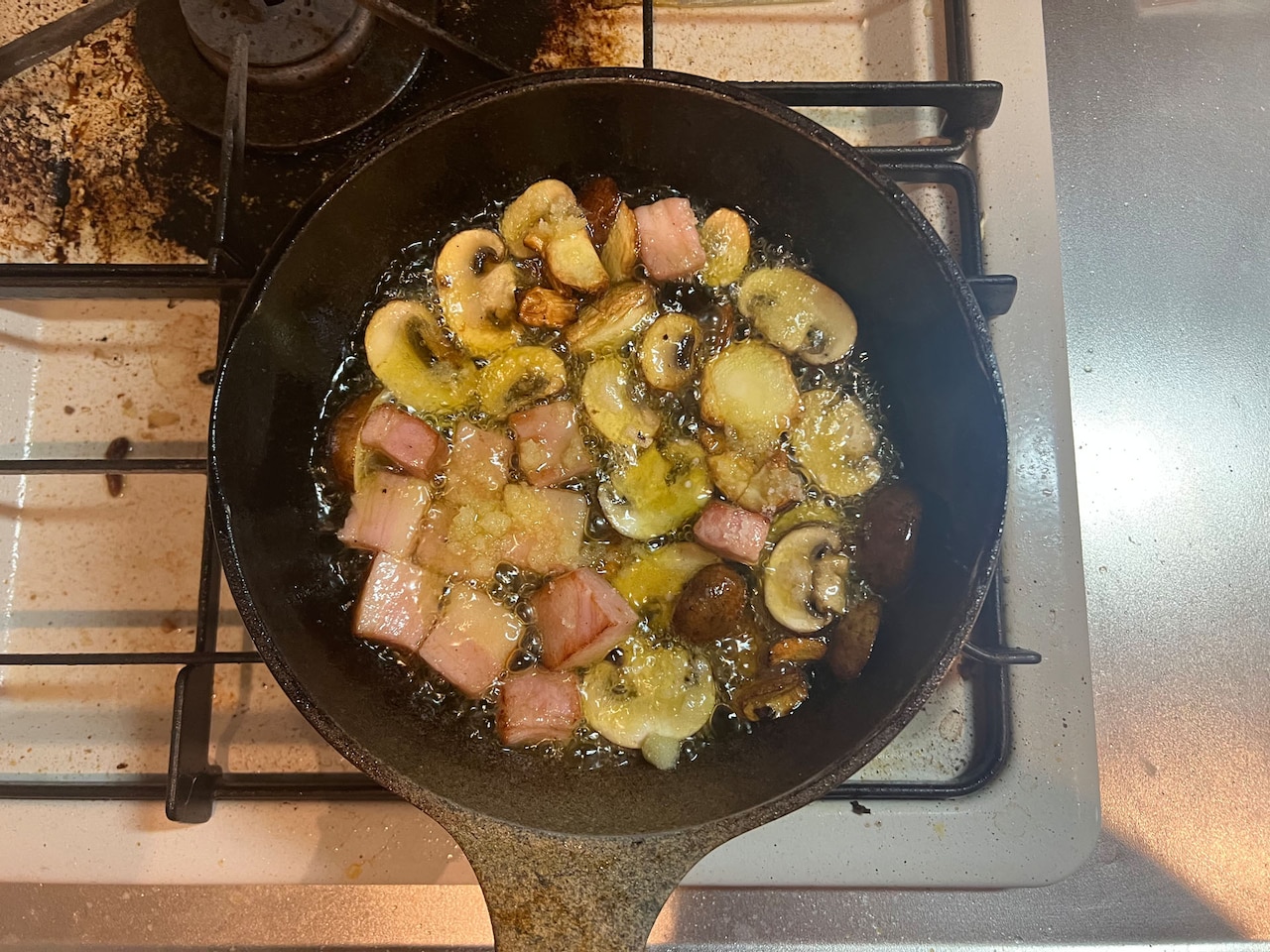 オリーブオイルでひたひたに。