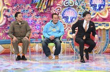 左から、ナイツ塙、さまぁ～ず三村、蛍原徹。(c)テレビ朝日