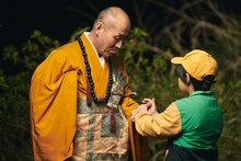 かが屋・加賀主演ドラマ「仏像触りたい」のワンシーン。