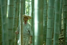 かが屋・加賀主演ドラマ「仏像触りたい」のワンシーン。