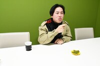 インタビューに応じるお抹茶。