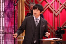 「私のバカせまい史」に出演するバカリズム。(c)フジテレビ