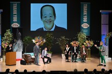 「発起人・東野幸治。黒田有のありがとう生前葬」のワンシーン。(c)読売テレビ