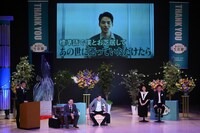 「発起人・東野幸治。黒田有のありがとう生前葬」のワンシーン。(c)読売テレビ