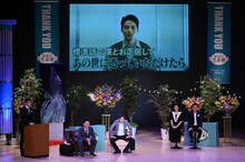 「発起人・東野幸治。黒田有のありがとう生前葬」のワンシーン。(c)読売テレビ