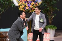 左から東野幸治、メッセンジャー黒田。(c)読売テレビ