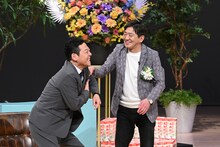 左から東野幸治、メッセンジャー黒田。(c)読売テレビ