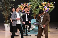 「発起人・東野幸治。黒田有のありがとう生前葬」のワンシーン。(c)読売テレビ