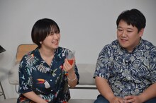 MCのラランド。(c)QAB