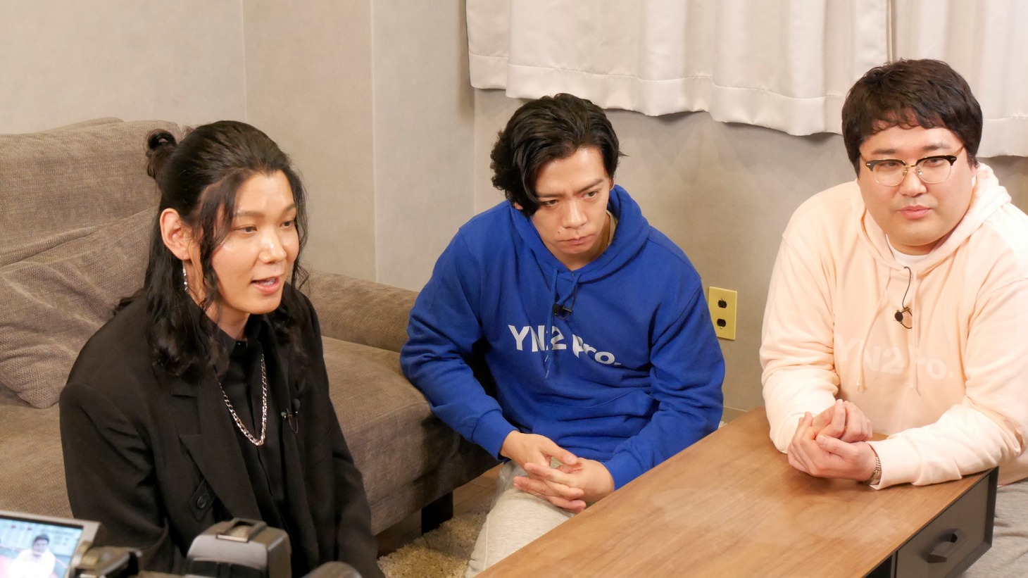 左からBudo、マヂカルラブリー。