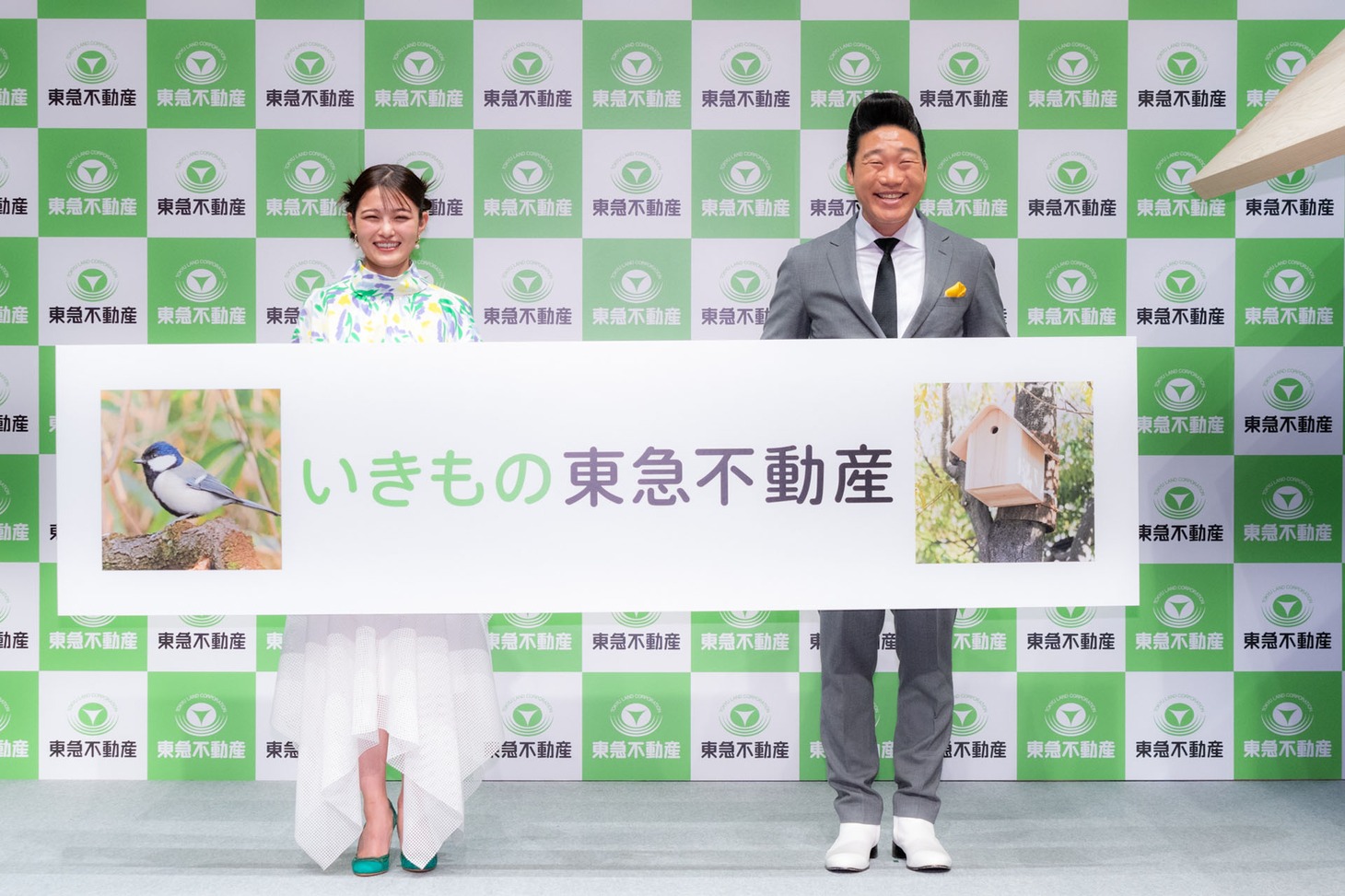 井上咲楽（左）とANZEN漫才みやぞん。